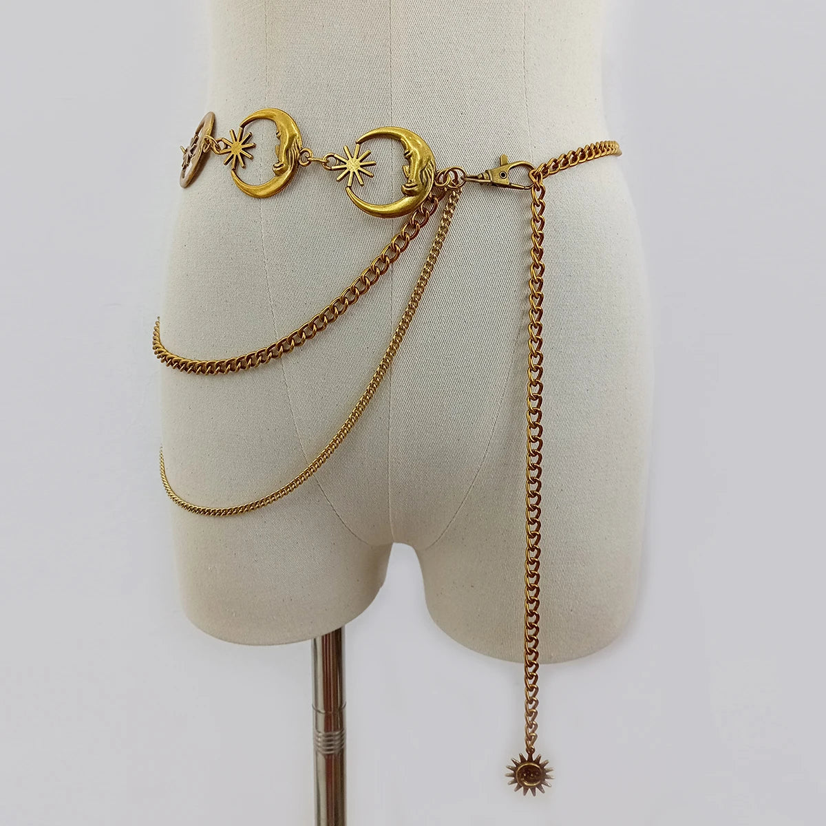 Fashion Vintage Gold Chain Belt Female Goth Moon Metal Designer Belts For Women Female Waist Tassle Goth Dress Cors