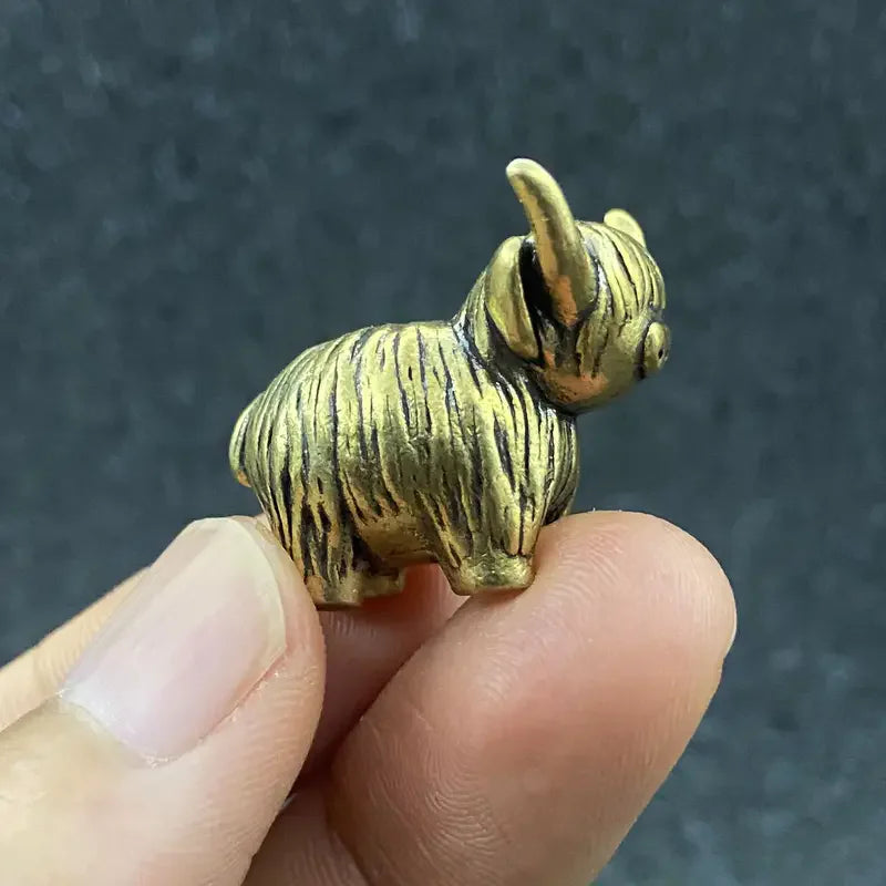 Mini Copper Highland Cow Figurine Charming Exquisite Detailing Vintage Brass Decor Desk Ornament for Home Office Creative Gif