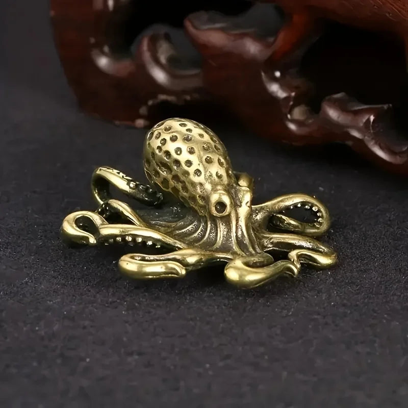 1 Piece of Pure Brass Vintage Octopus Ornament, Retro Tea Pet Collectible, Handcrafted Statue for Indoor and Outdoor Tabletop