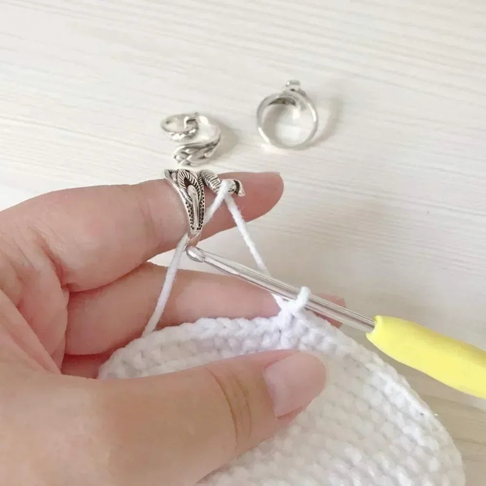 Adjustable Crochet Tension Cute Cat Ring, Beginner Knitting Crochet Hook Ring, Yarn Guide Finger Holders Thimbles Winder Tool