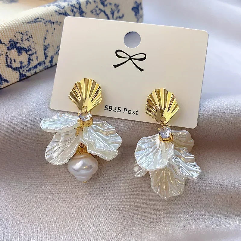Vintage Geometry Irregular Eardrop Personality Asymmetry Dripping Oil Earrings for Women Fashion Daily Commuting Jewelry Gift