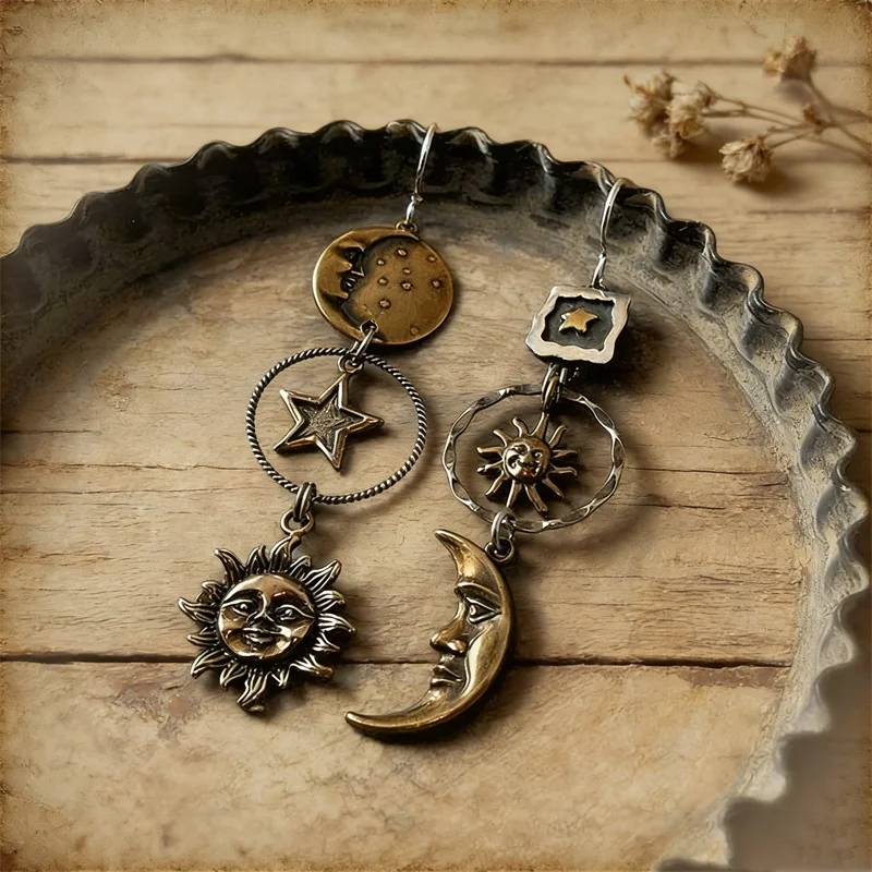 Vintage Free People Face Sun Moon Pendant Earrings Women's Creative Design Asymmetric Earrings Party Retro Jewelry
