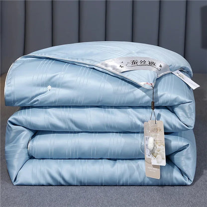 Mulberry Silk Quilt is 100% natural silk filling in all seasons. It is portable, breathable and luxurious