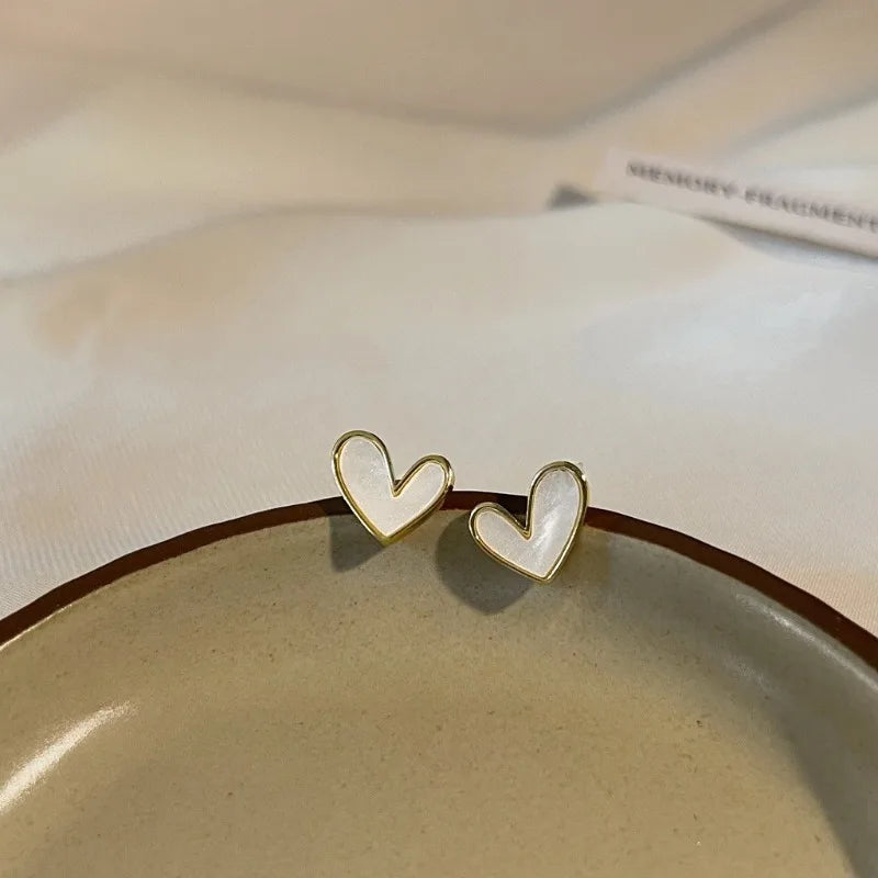 Vintage Heart Shaped Blue White Love Stud Earrings Female Temperament Niche Earrings Ins Retro Little Peach Heart Ear Jewelry
