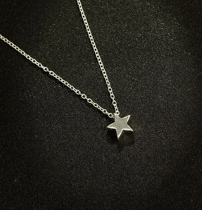 Simple Fashion Ladies Short Clavicle Necklace Fashion Thick Gold And Silver Stars Pendant Temperament Necklace Birthday Gift 