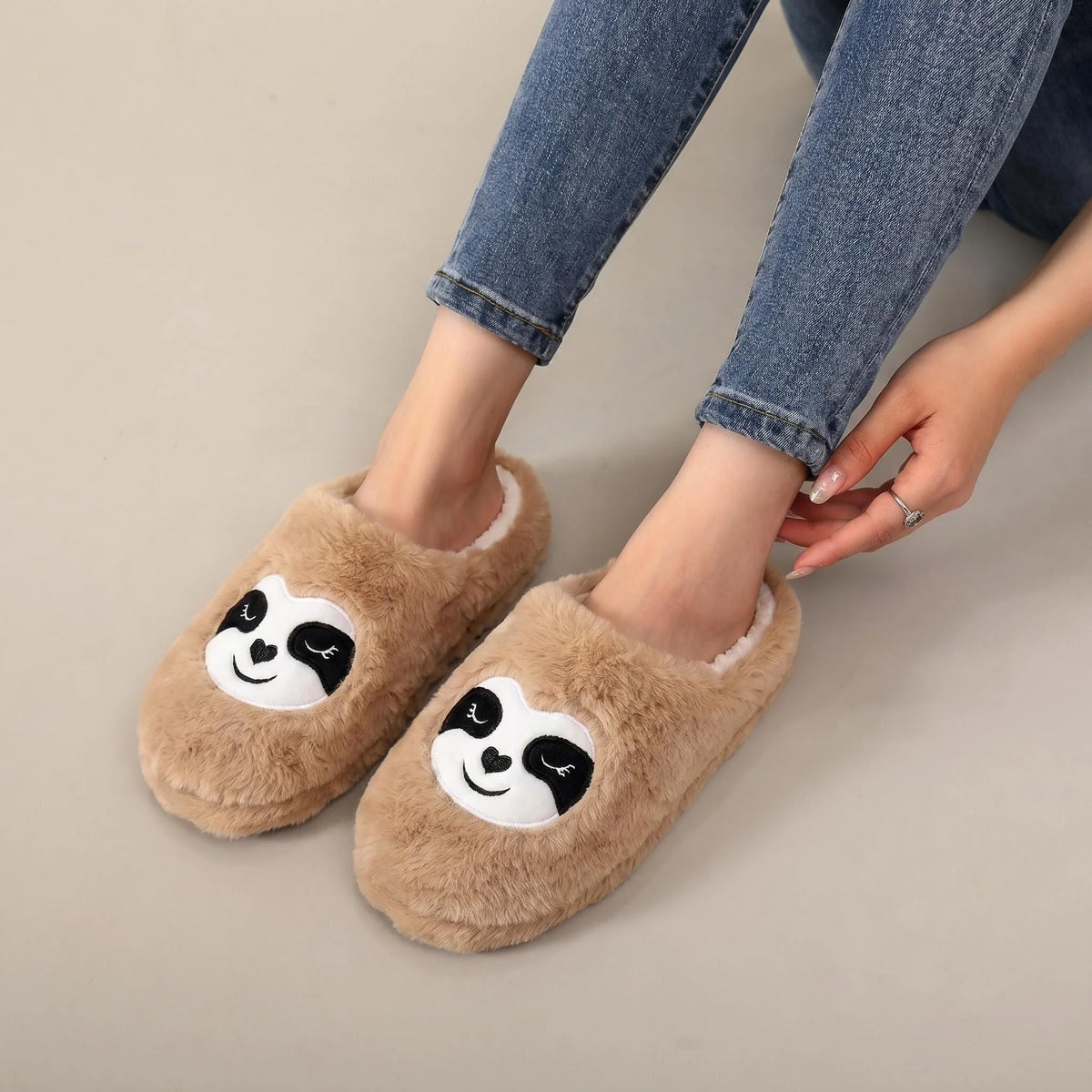 Brown Plush Capybara Slippers, Furry Indoor Slippers, Soft Non-Slip Home Slippers, Cozy Warm Slippers for Men and Women, Cute