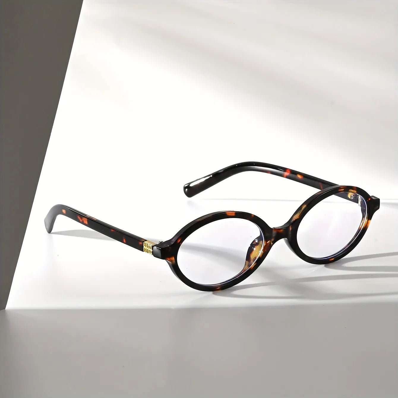 A Pair of Oval Retro PC Glasses for Men and Women with A Small Face Design/versatile for Multiple Indoor Scenes - Douhua