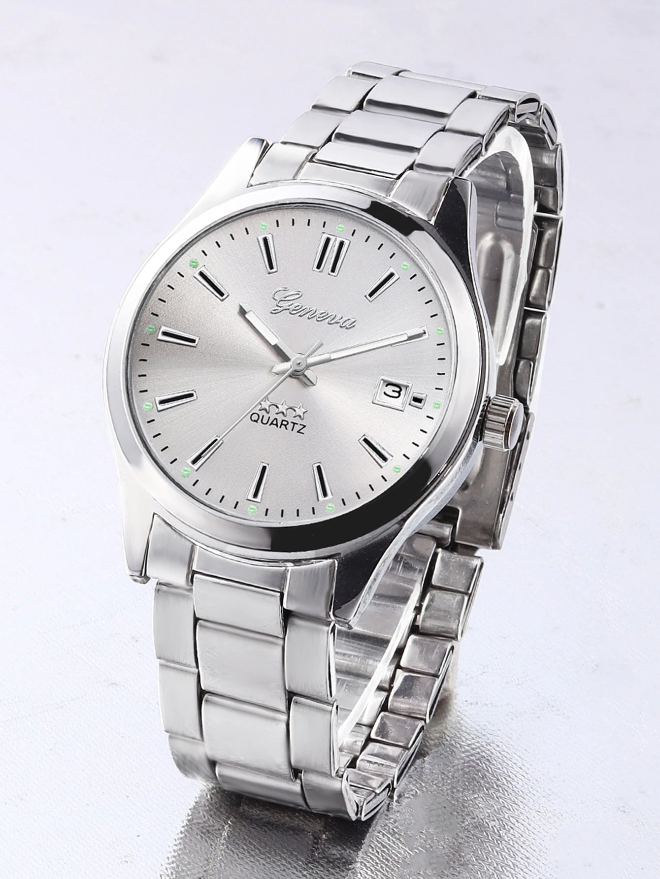 Ladies Quartz Watch Steel Band Design with Calendar Feature Daily Fashion Accessory Birthday Gift without Box
