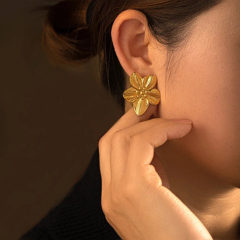 Vintage Gold Color Flower Stud Earrings for Women Simple Geometric Statement Earrings Party Gifts сережки женск