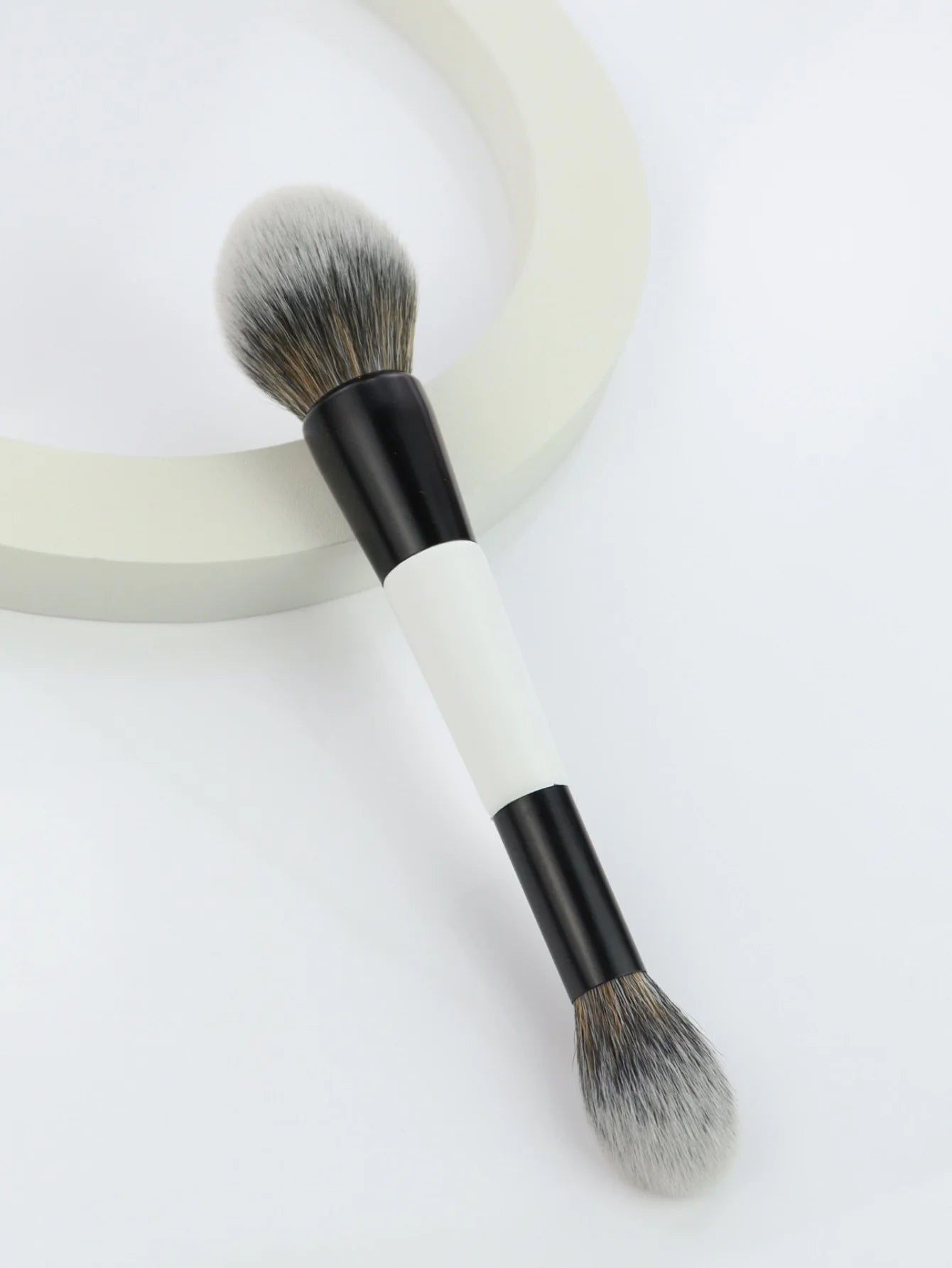 Double Head Makeup Brushes 2 In 1 Flat Angled Foundation Concealer Contour for Blending Loose Powder Liquid Cream Cosmetic To