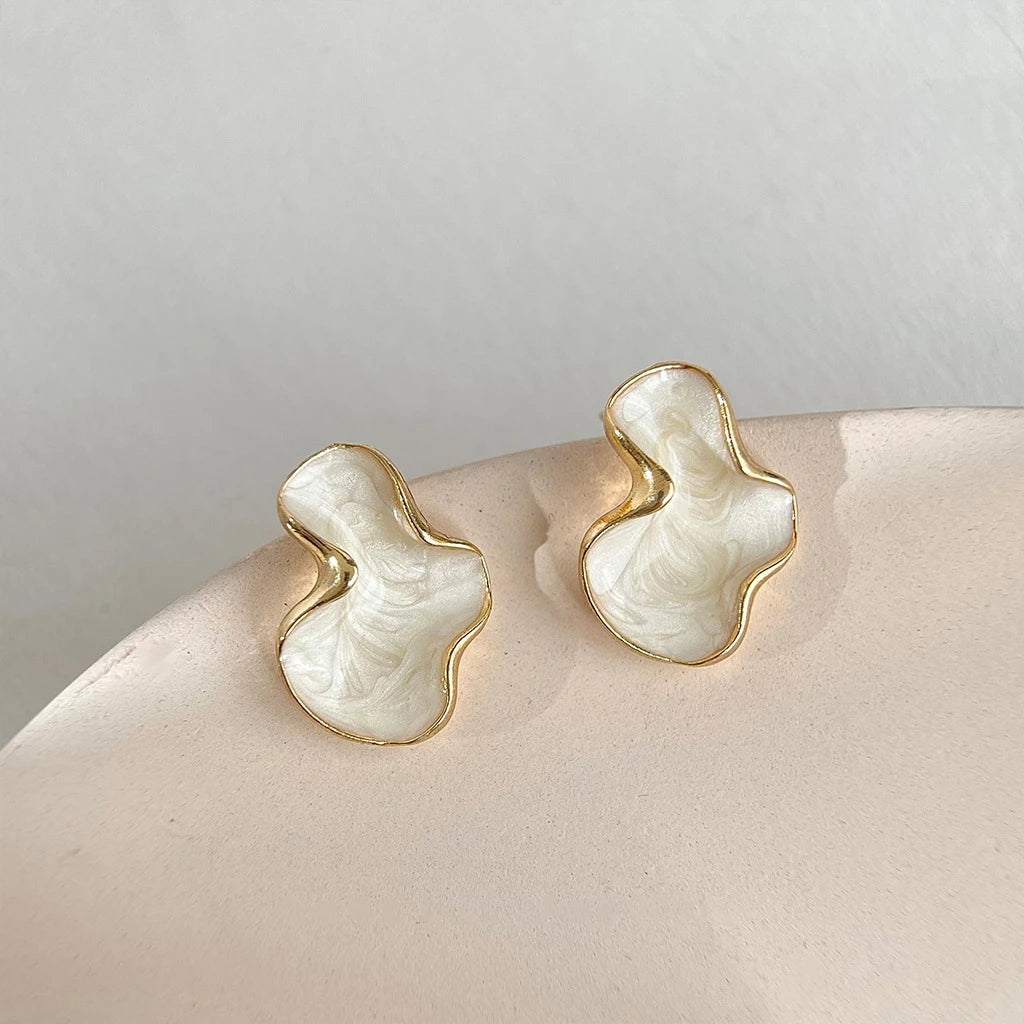 Artistic Abstract White Black Pink Color Cloud Irregular Stud Earring for Women Temperament Ear Jewelry Simple Party Gift
