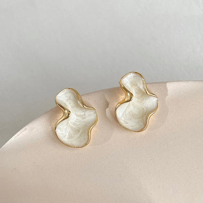 Artistic Abstract White Black Pink Color Cloud Irregular Stud Earring for Women Temperament Ear Jewelry Simple Party Gift