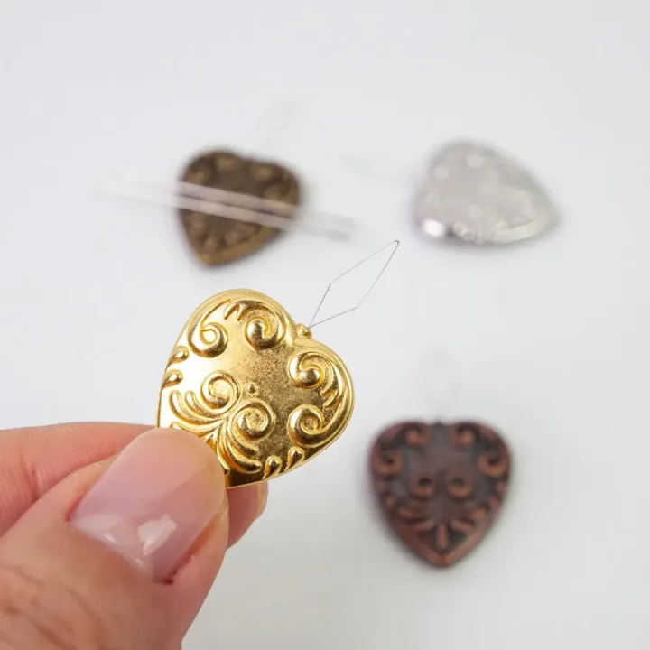 Sewing Crafts Tool Needle Holders Household Cross Stitch Needle Storage Picker Holder DIY Embroidery Accessories Needle Threader